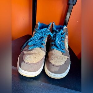 Nike Air Jordan 1 Mid SE GS 'Cacao Wow’ in Size 5.5Y